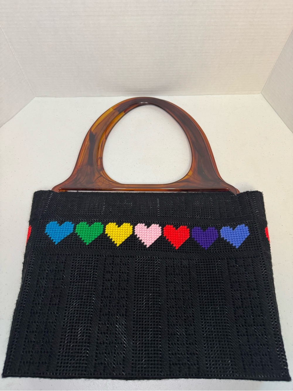 VTG yarn & plastic canvas tote bag w/plastic handles & ❤️w/eyeglass holder